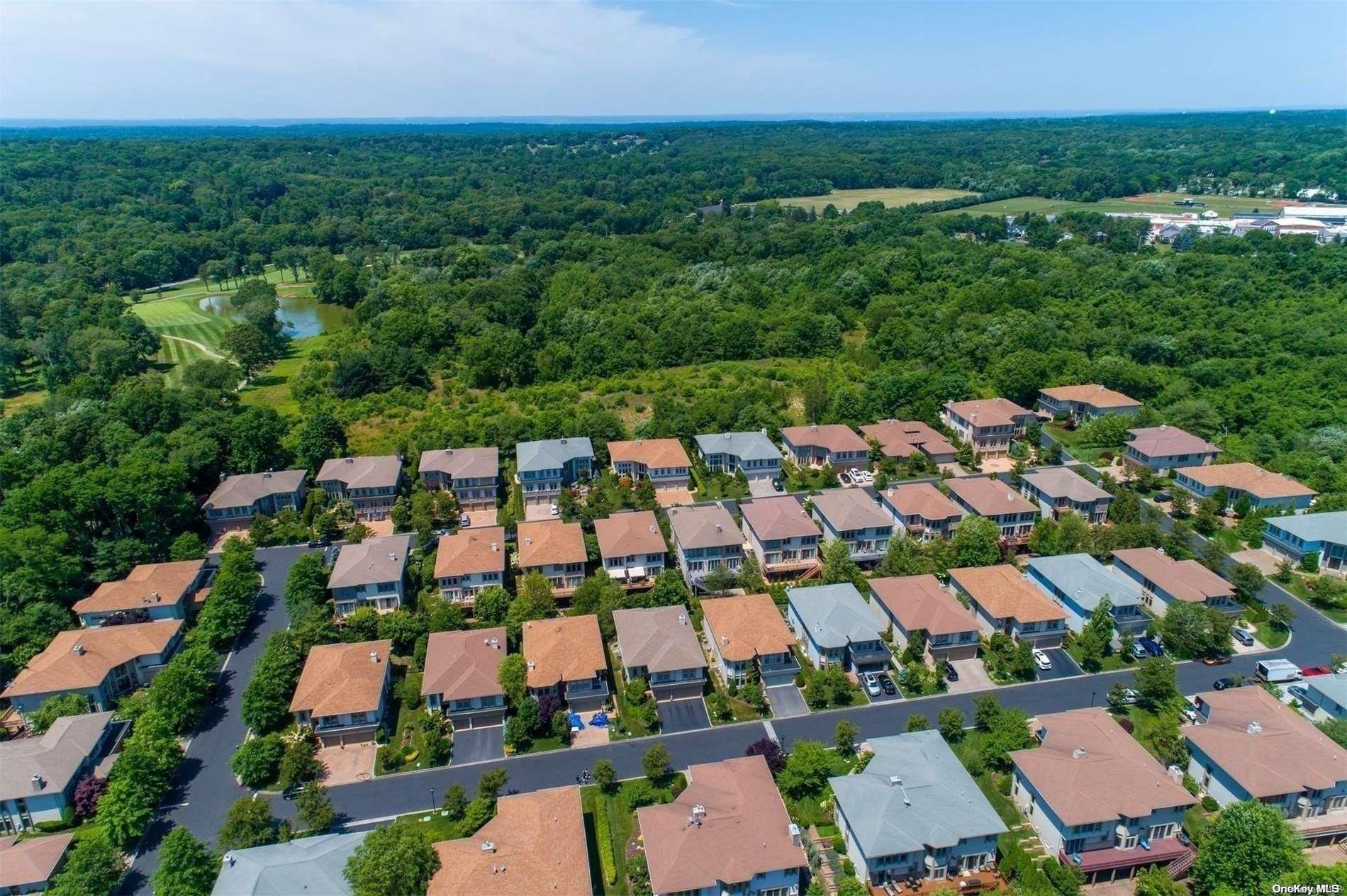 8 Holiday Pond Road Jericho, NY 11753 - Photo 38 of 43