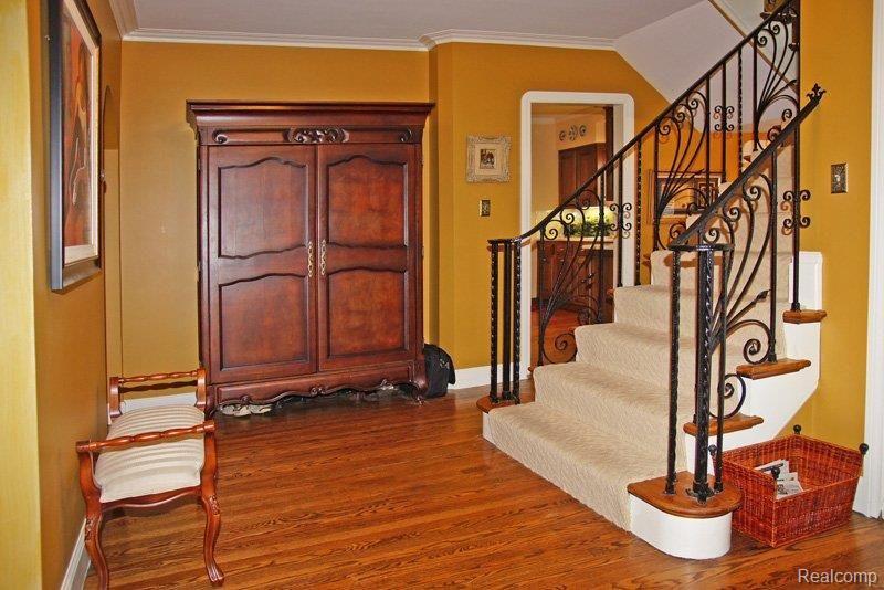 663 Pemberton Road Grosse Pointe, MI 48230 - Photo 14 of 24 Foyer