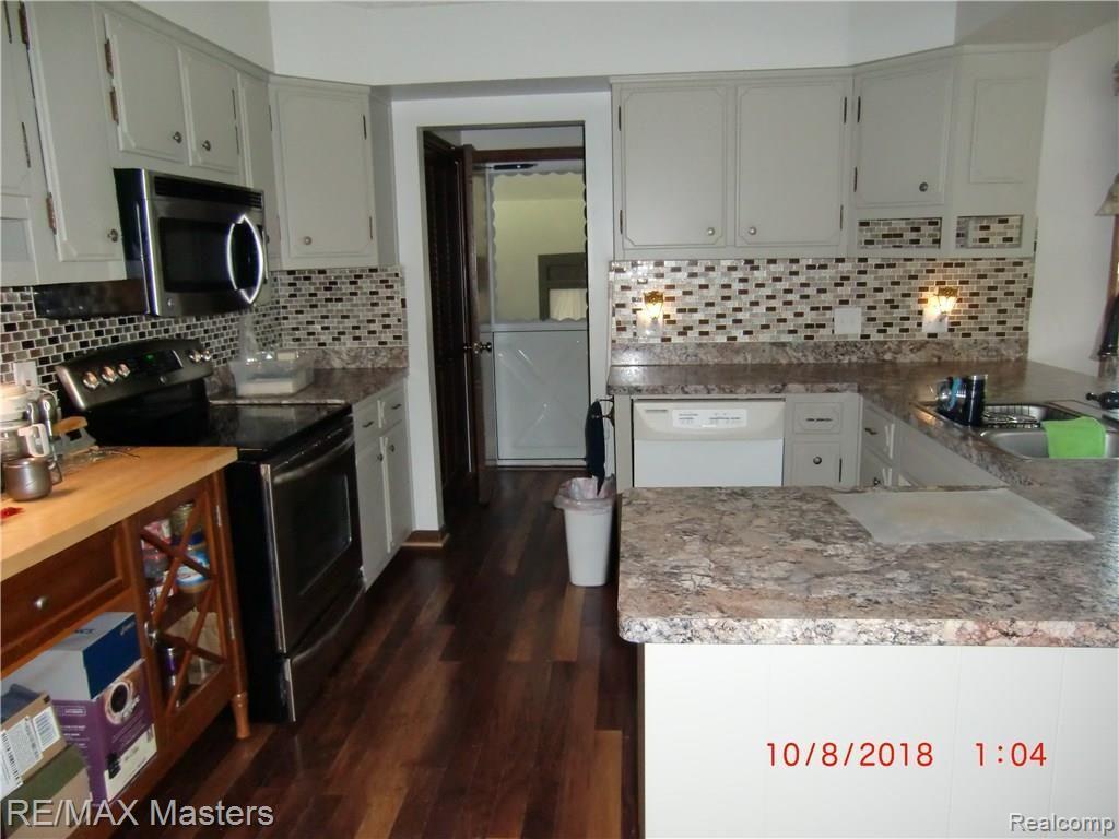 28525 Brandes Road Flat Rock, MI 48134 - Photo 7 of 29 CIMG3954.JPG