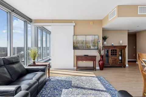 $379,900 | 8151 33rd Avenue South, Unit 706, Bloomington, MN 55425