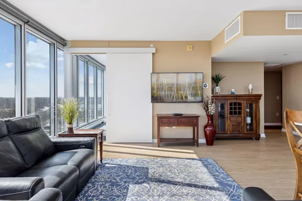 $349,900 | 8151 33rd Avenue South, Unit 706, Bloomington, MN 55425