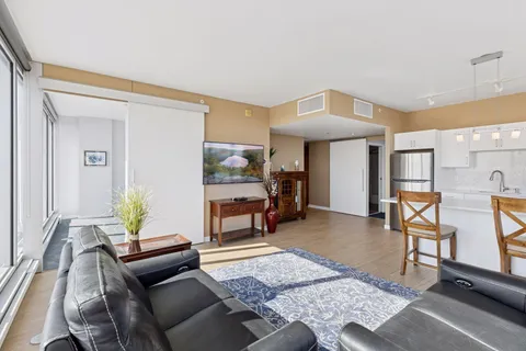 $379,900 | 8151 33rd Avenue South, Unit 706, Bloomington, MN 55425