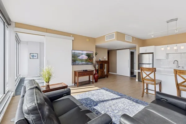 $349,900 | 8151 33rd Avenue South, Unit 706, Bloomington, MN 55425