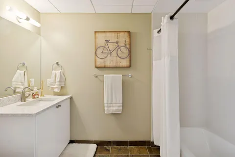 $379,900 | 8151 33rd Avenue South, Unit 706, Bloomington, MN 55425