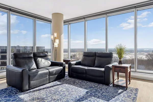 $349,900 | 8151 33rd Avenue South, Unit 706, Bloomington, MN 55425