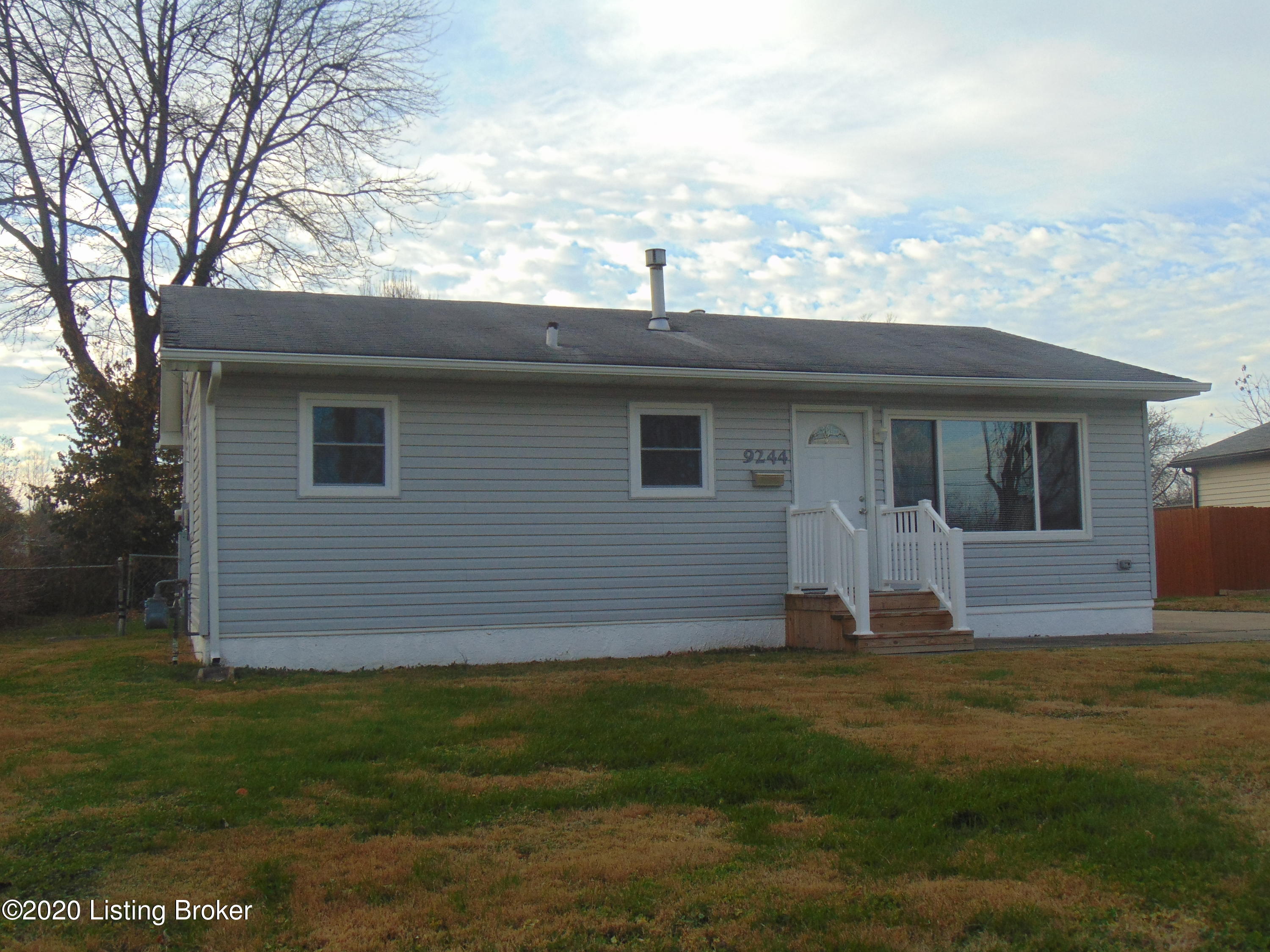 9244 Chenault Road Louisville, KY 40272 - Photo 4 of 29 DSC03498