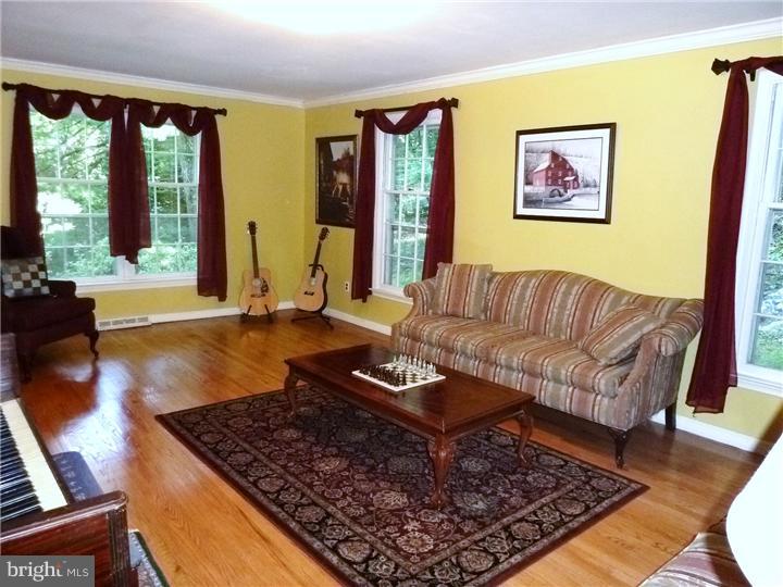 822 Old State Road Berwyn, PA 19312 - Photo 5 of 24 Living Room