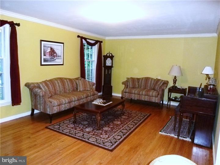822 Old State Road Berwyn, PA 19312 - Photo 6 of 24 Living Room