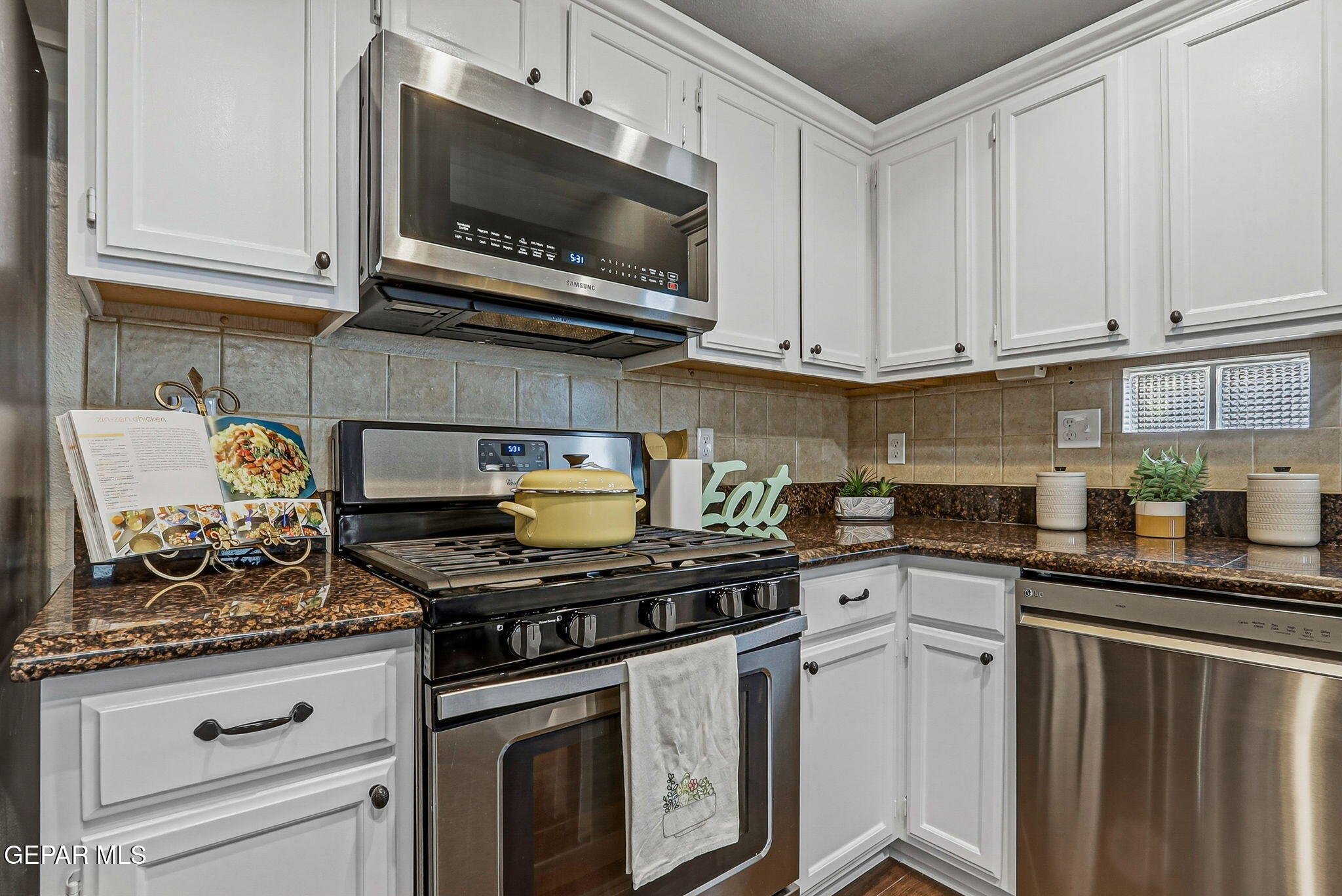 6417 Franklin Ridge Drive El Paso, TX 79912 - Photo 17 of 58 21-web-or-mls-IMG_1779_1