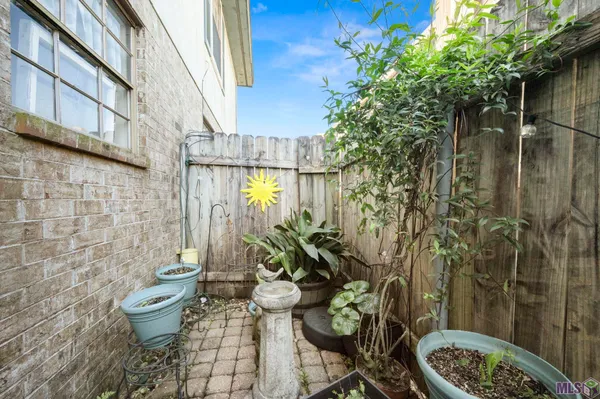 $135,000 | 2245 King Arthur Boulevard, Unit 23, Baton Rouge, LA 70816