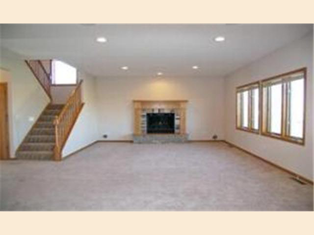 2253 Jade Place Northeast Rochester, MN 55906 - Photo 4 of 9