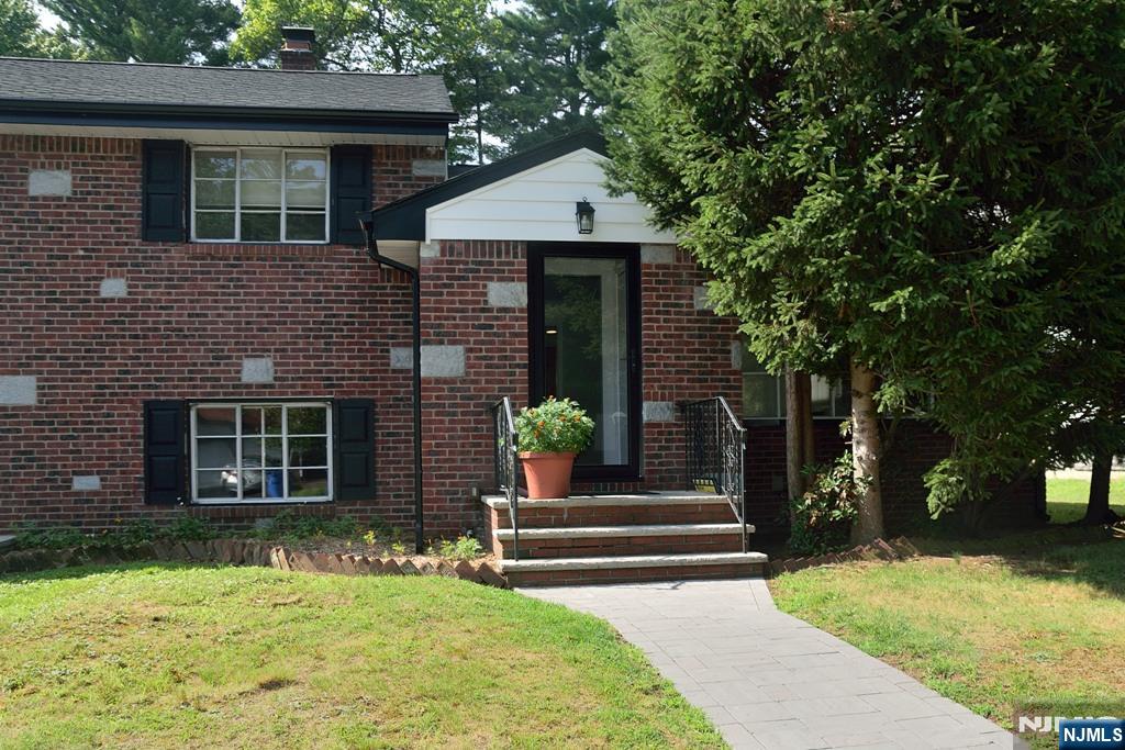 46 Newcomb Road Tenafly, NJ 07670 - Photo 2 of 18 Gallery Image 2