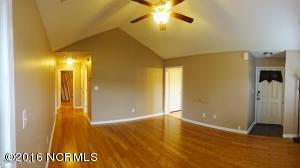 313 Top Knot Road Hubert, NC 28539 - Photo 4 of 27 Living room