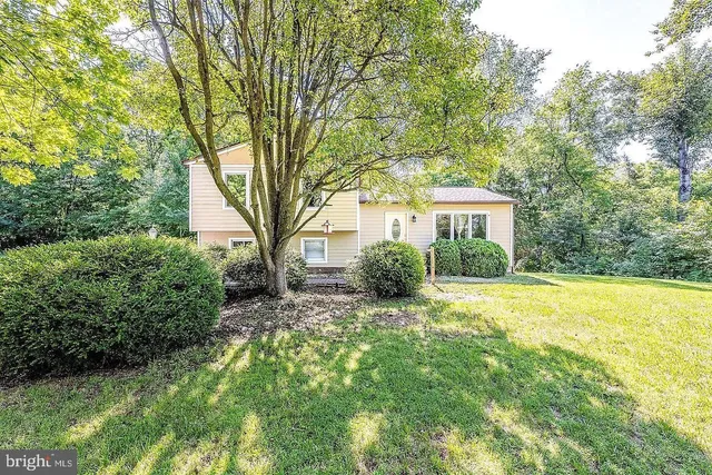 a house view with a outdoor space