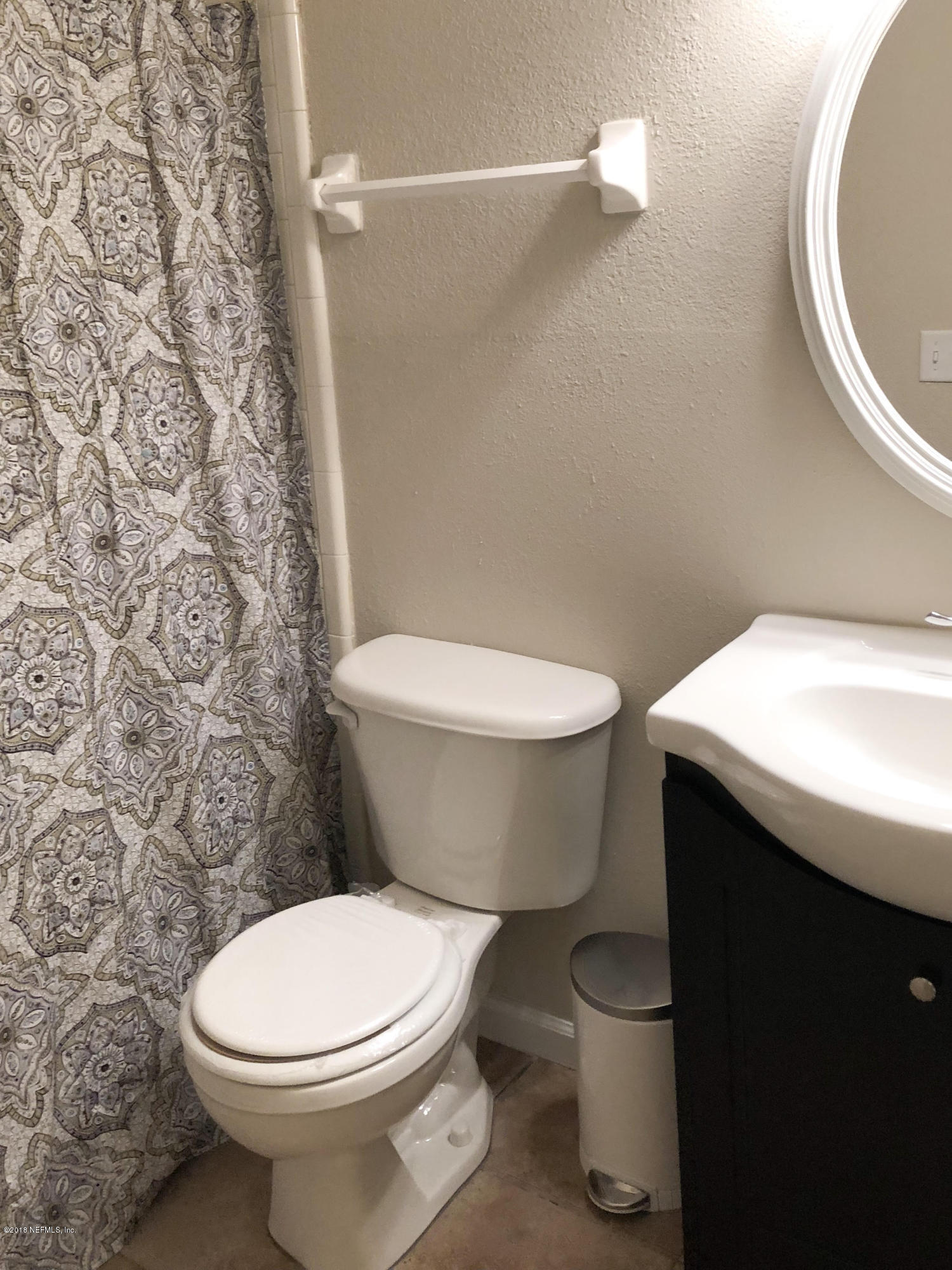 3801 Crown Point Road, Unit 1333 Jacksonville, FL 32257 - Photo 15 of 27 Guest Bath w/ Tub