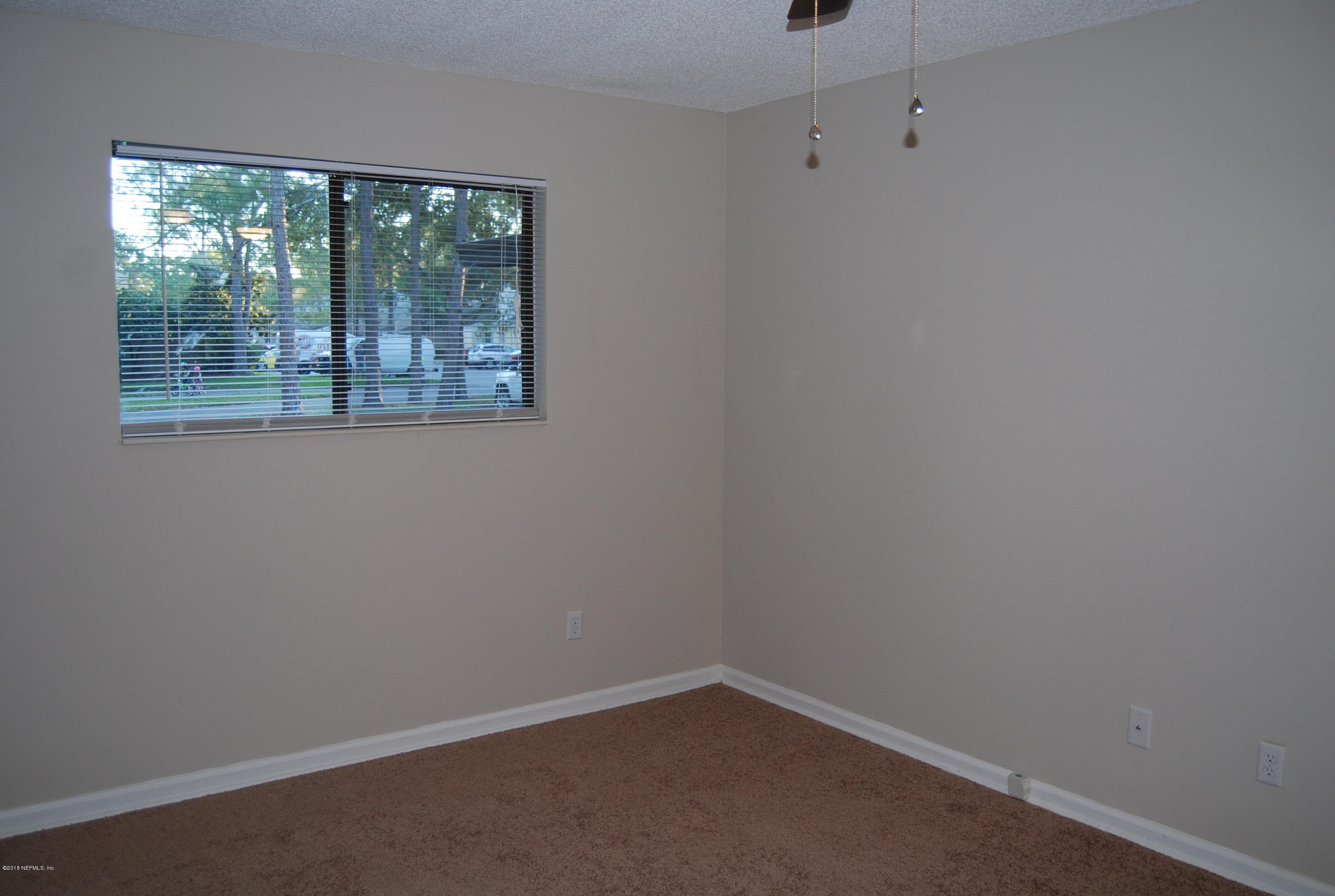 3801 Crown Point Road, Unit 1333 Jacksonville, FL 32257 - Photo 19 of 27 Master Bedroom