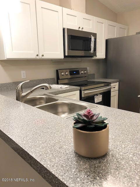 3801 Crown Point Road, Unit 1333 Jacksonville, FL 32257 - Photo 9 of 27 Updated Kitchen
