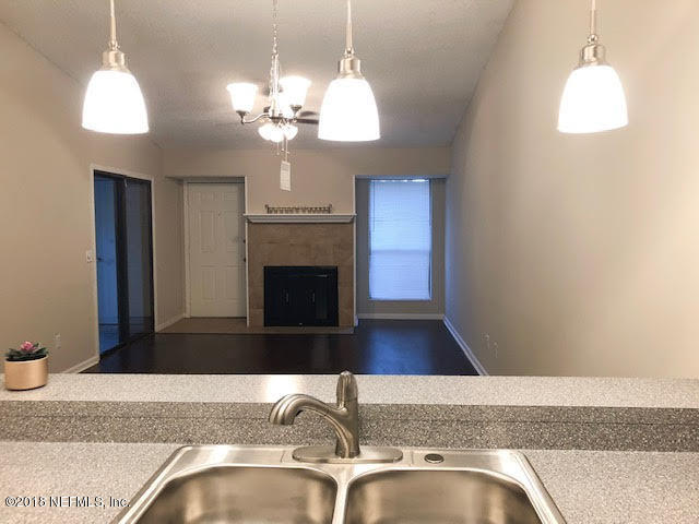 3801 Crown Point Road, Unit 1333 Jacksonville, FL 32257 - Photo 10 of 27 Living/Dining