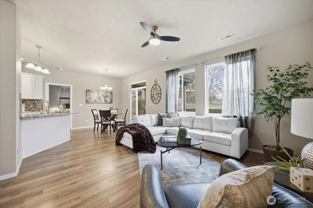 $390,000 | 1505 South Road 40 East, Pasco, WA 99301