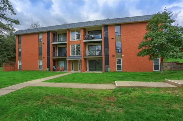 $127,500 | 1200 College Park Drive, Unit 2, Coraopolis, PA 15108