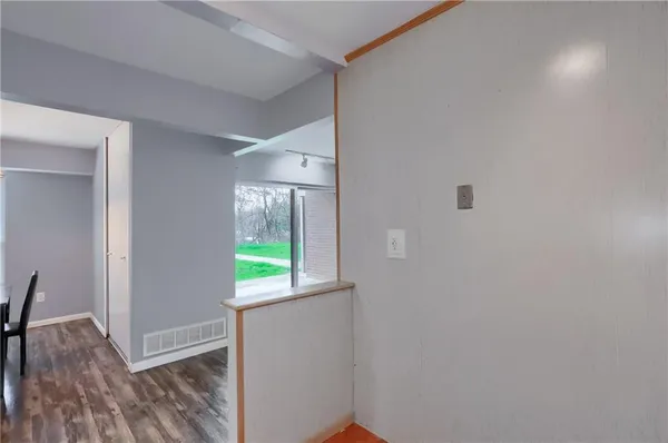 $127,500 | 1200 College Park Drive, Unit 2, Coraopolis, PA 15108