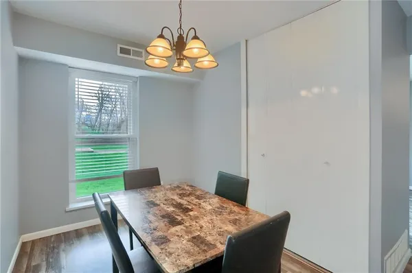 $127,500 | 1200 College Park Drive, Unit 2, Coraopolis, PA 15108