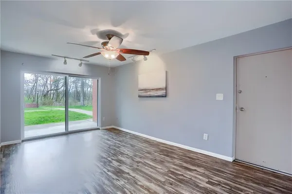 $127,500 | 1200 College Park Drive, Unit 2, Coraopolis, PA 15108