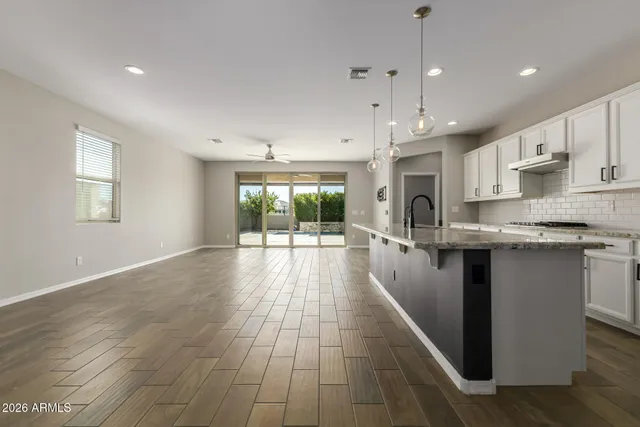 $2,550 | 17771 West Granite View Drive, Goodyear, AZ 85338