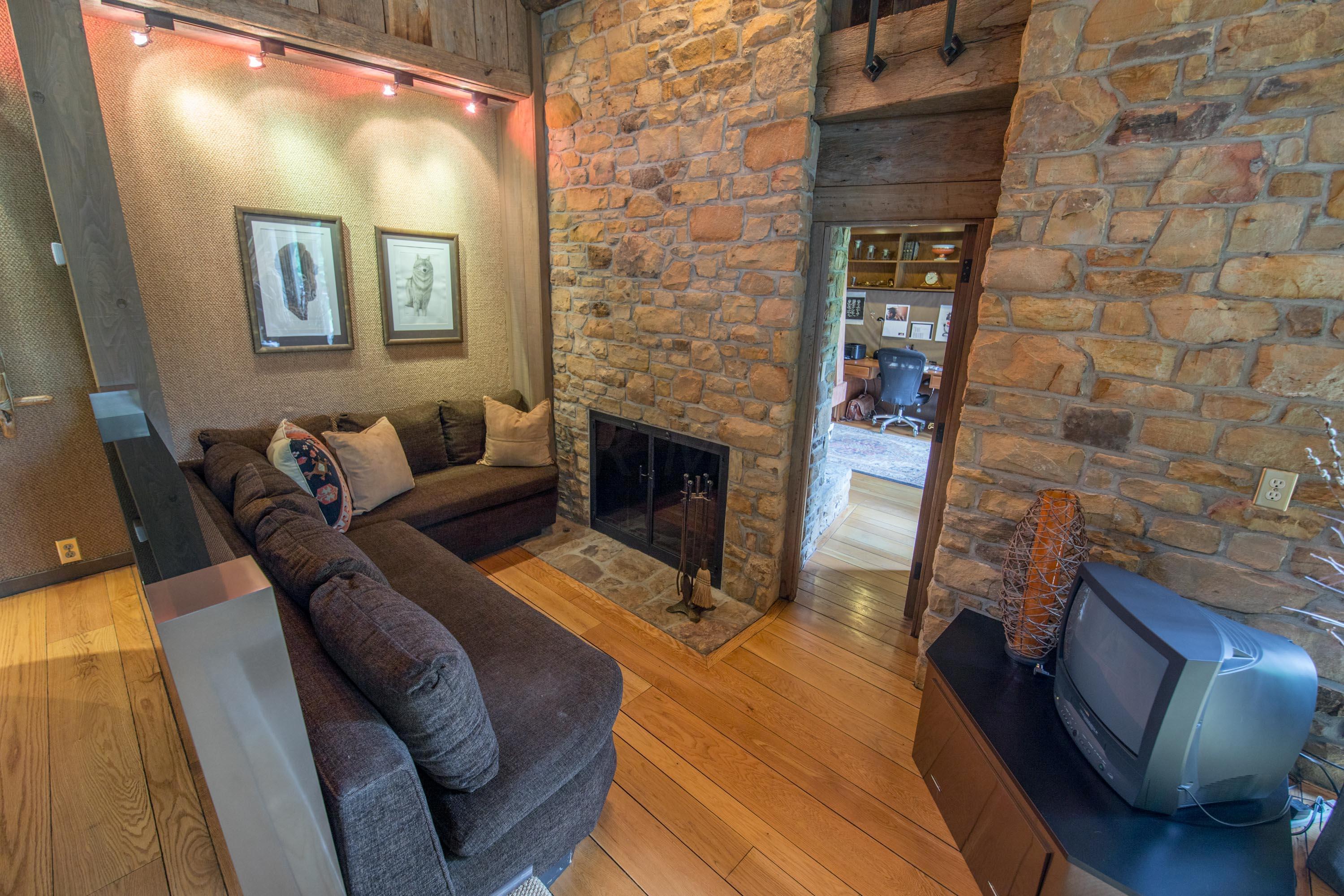 4000 Old Poste Road Columbus, OH 43221 - Photo 15 of 81 Gallery Image 15