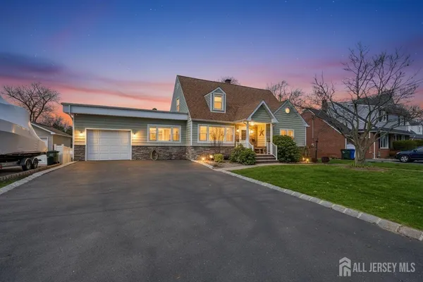 $625,000 | 70 Oxford Road, Colonia, NJ 07067