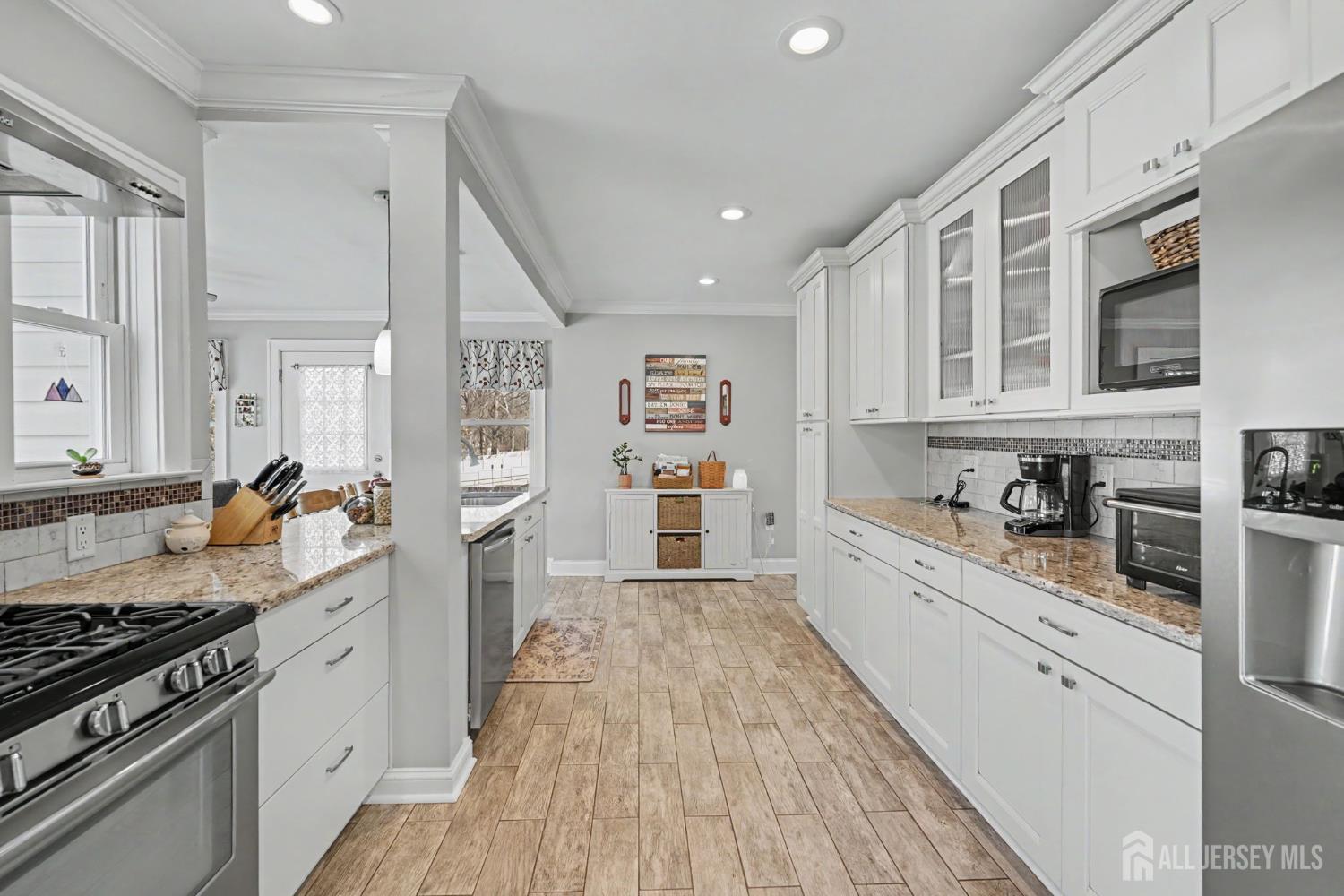 70 Oxford Road Colonia, NJ 07067 - Photo 11 of 42