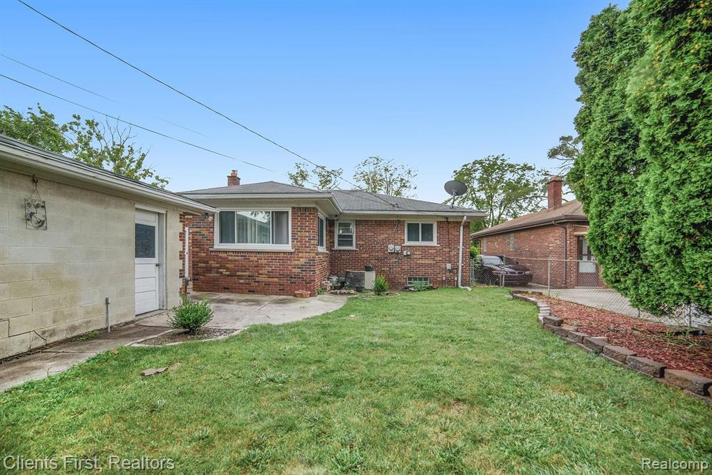 19221 Stephens Eastpointe, MI 48021 - Photo 6 of 23