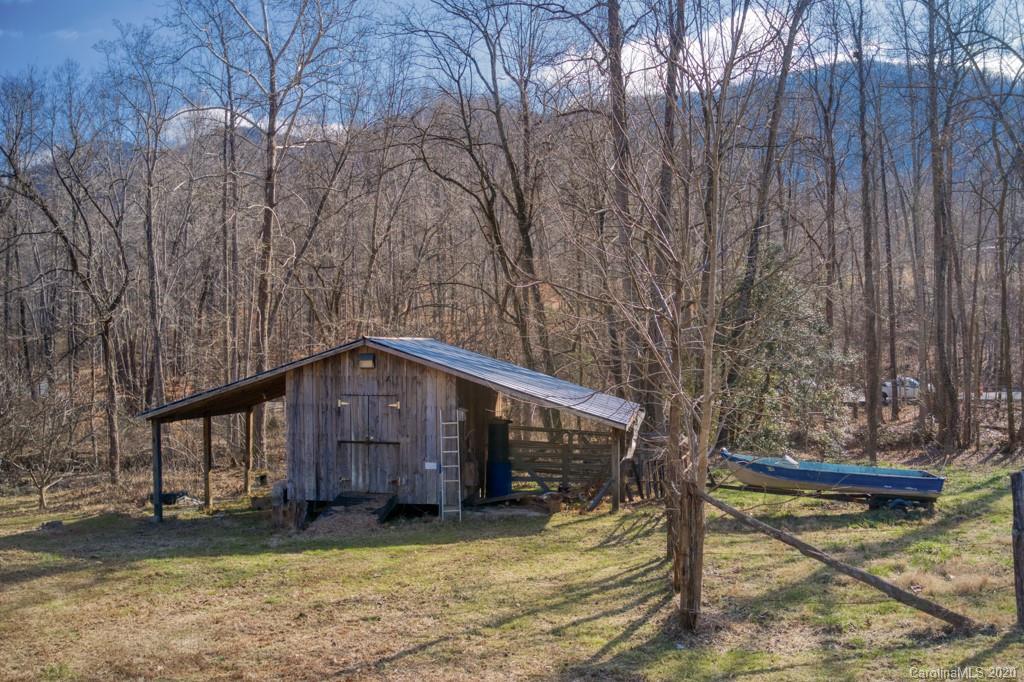 8109 Holbert Cove Road Saluda, NC 28773 - Photo 5 of 10 Gallery Image 5