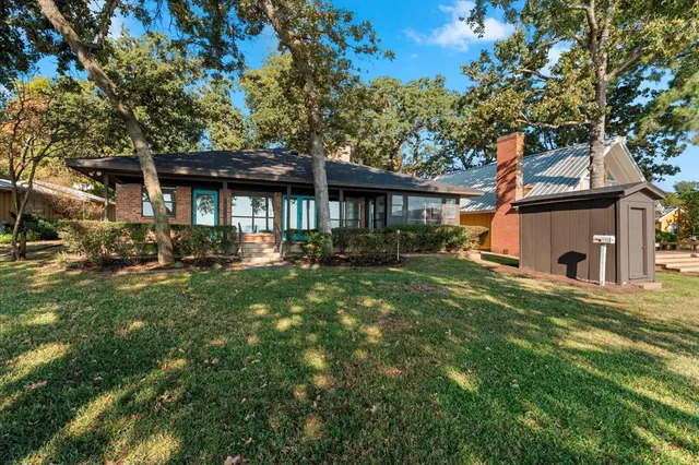 $2,800 | 1006 Beverly Circle, Tool, TX 75143