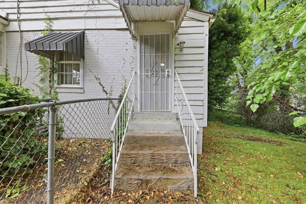 154 Lawton Street Southwest Atlanta, GA 30314 - Photo 21 of 23 a view of a door of the house