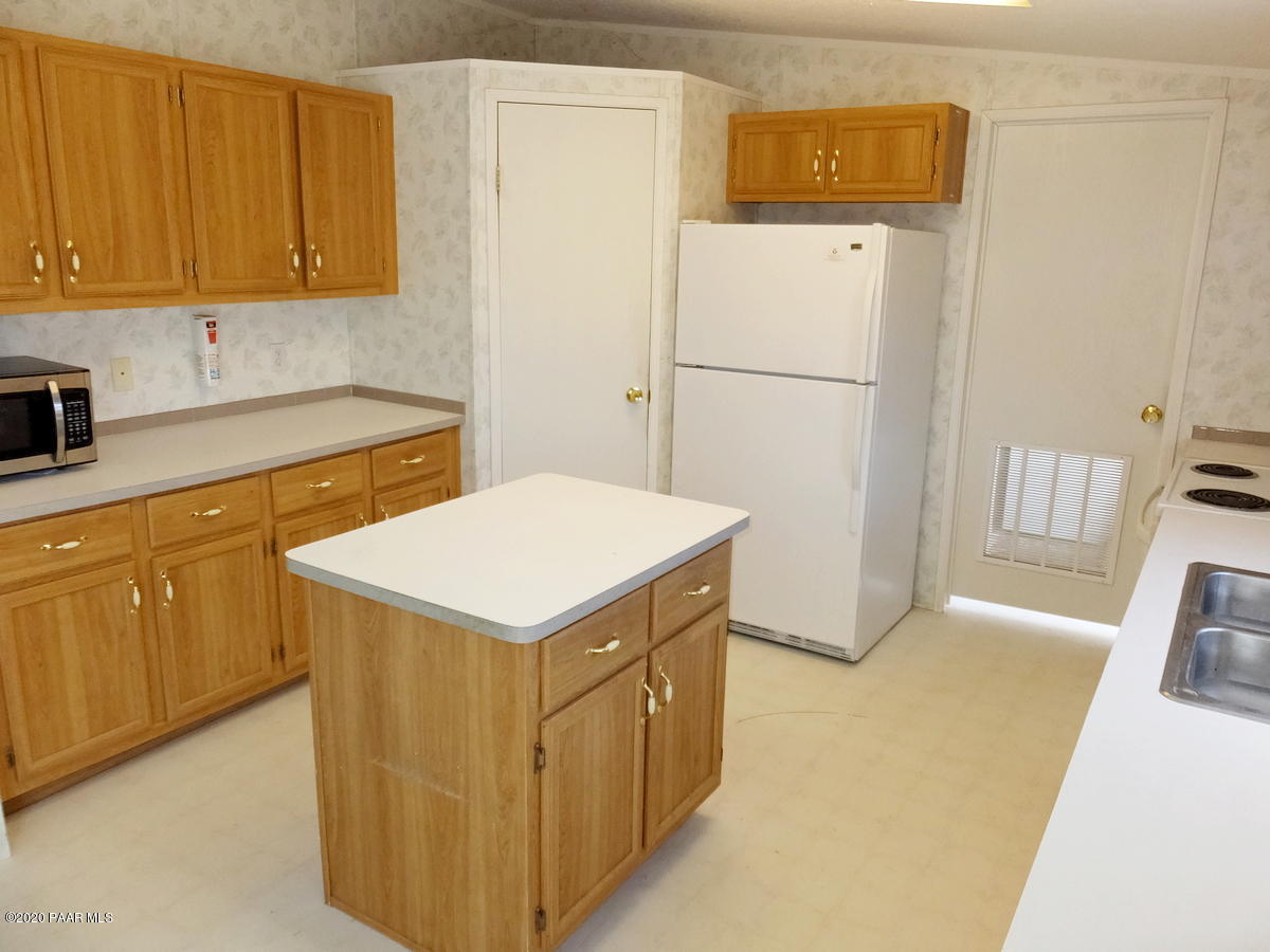 17475 East Roper Way Dewey, AZ 86327 - Photo 15 of 48 Great Counter Space