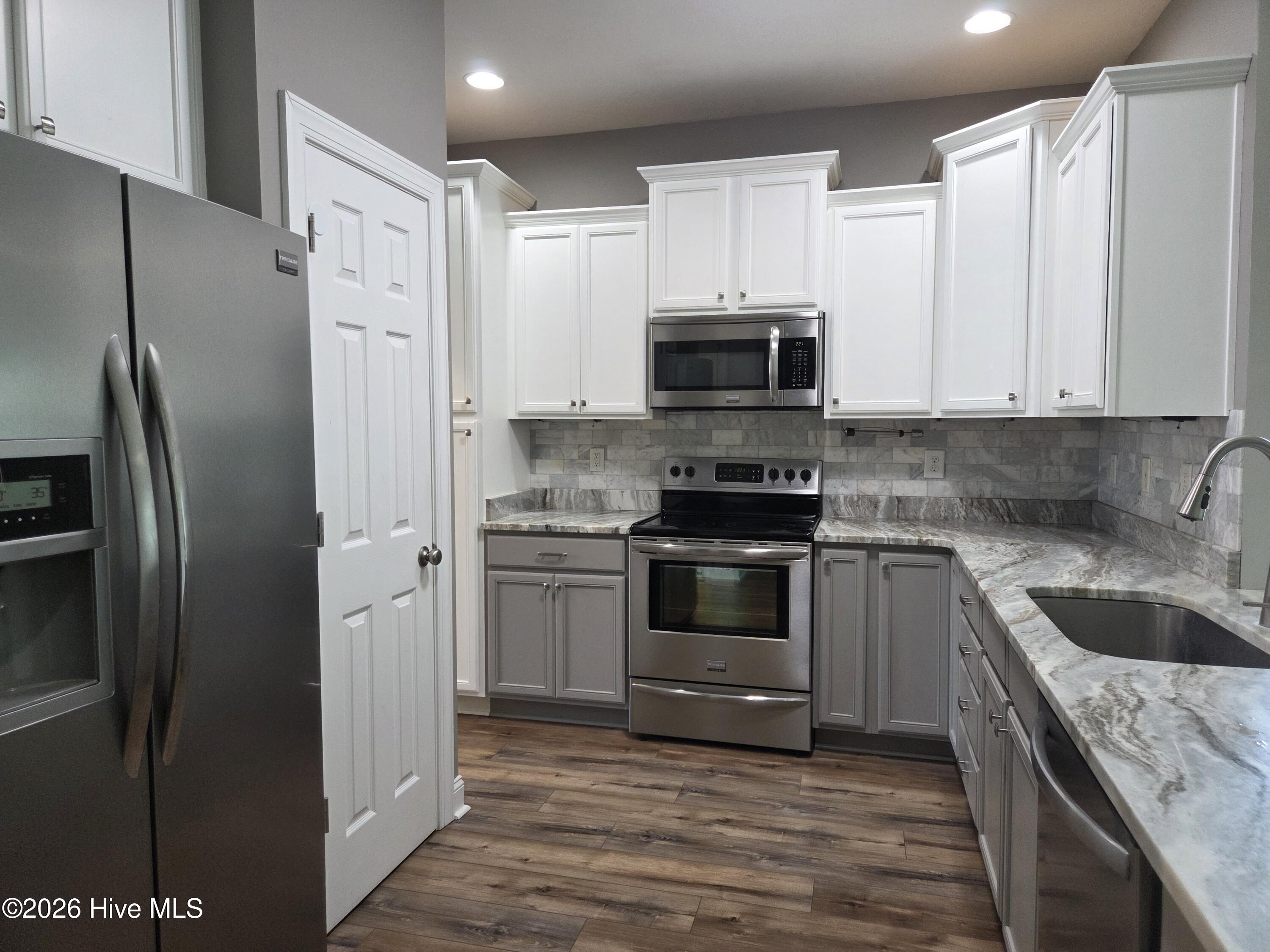 253 Channel Marker Loop Swansboro, NC 28584 - Photo 6 of 21 Kitchen