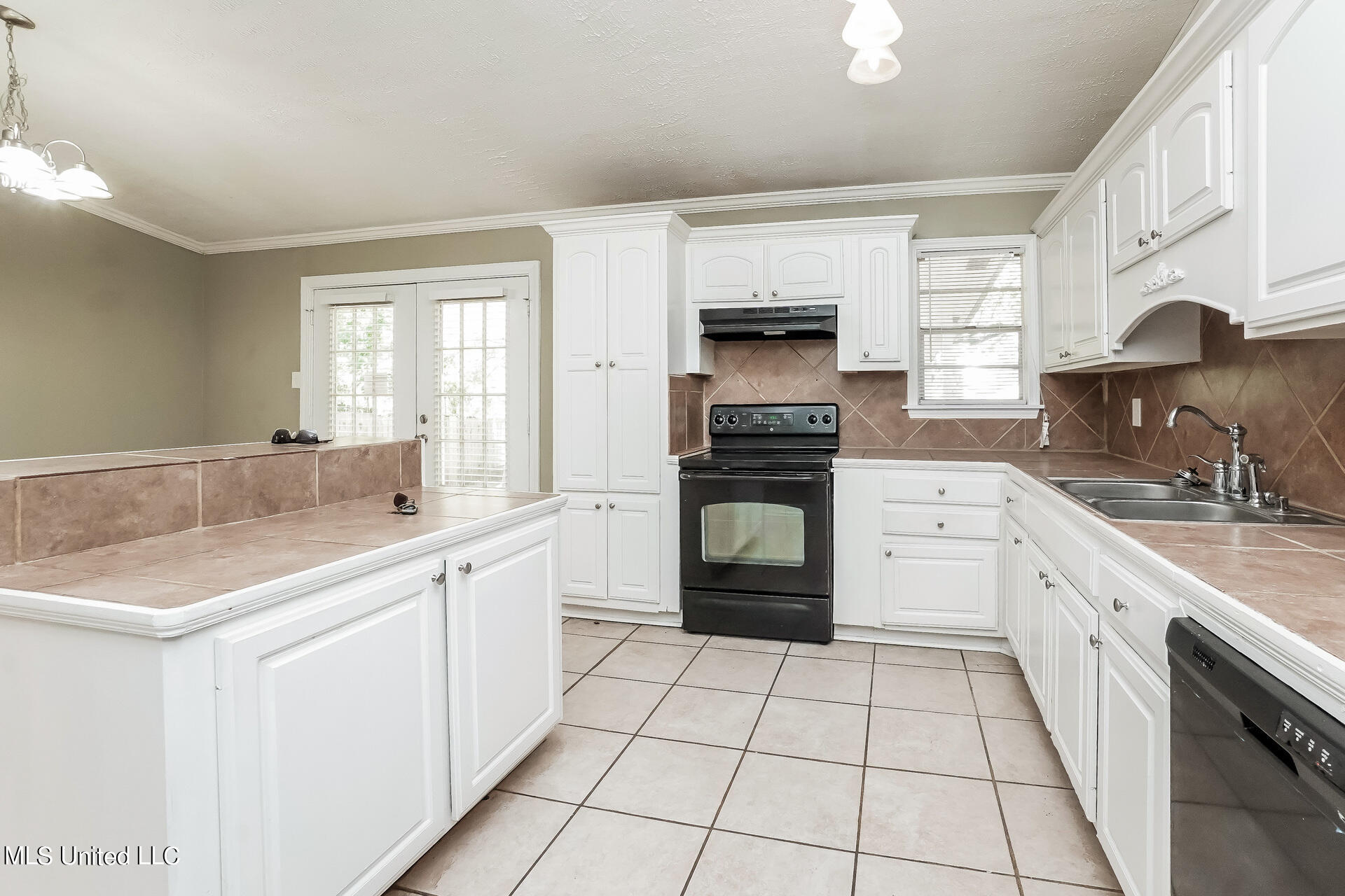 1306 Post Road Clinton, MS 39056 - Photo 3 of 15 004-photo-kitchen-14082437