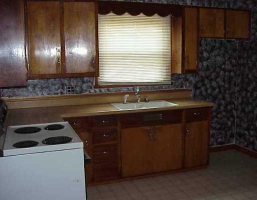 310 North Duffy Road Butler, PA 16001 - Photo 5 of 8 Kitchen.