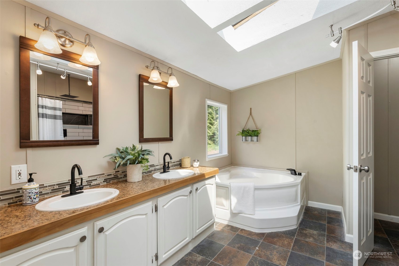 1121 East Alderwood Road Belfair, WA 98528 - Photo 21 of 35 Gallery Image 21