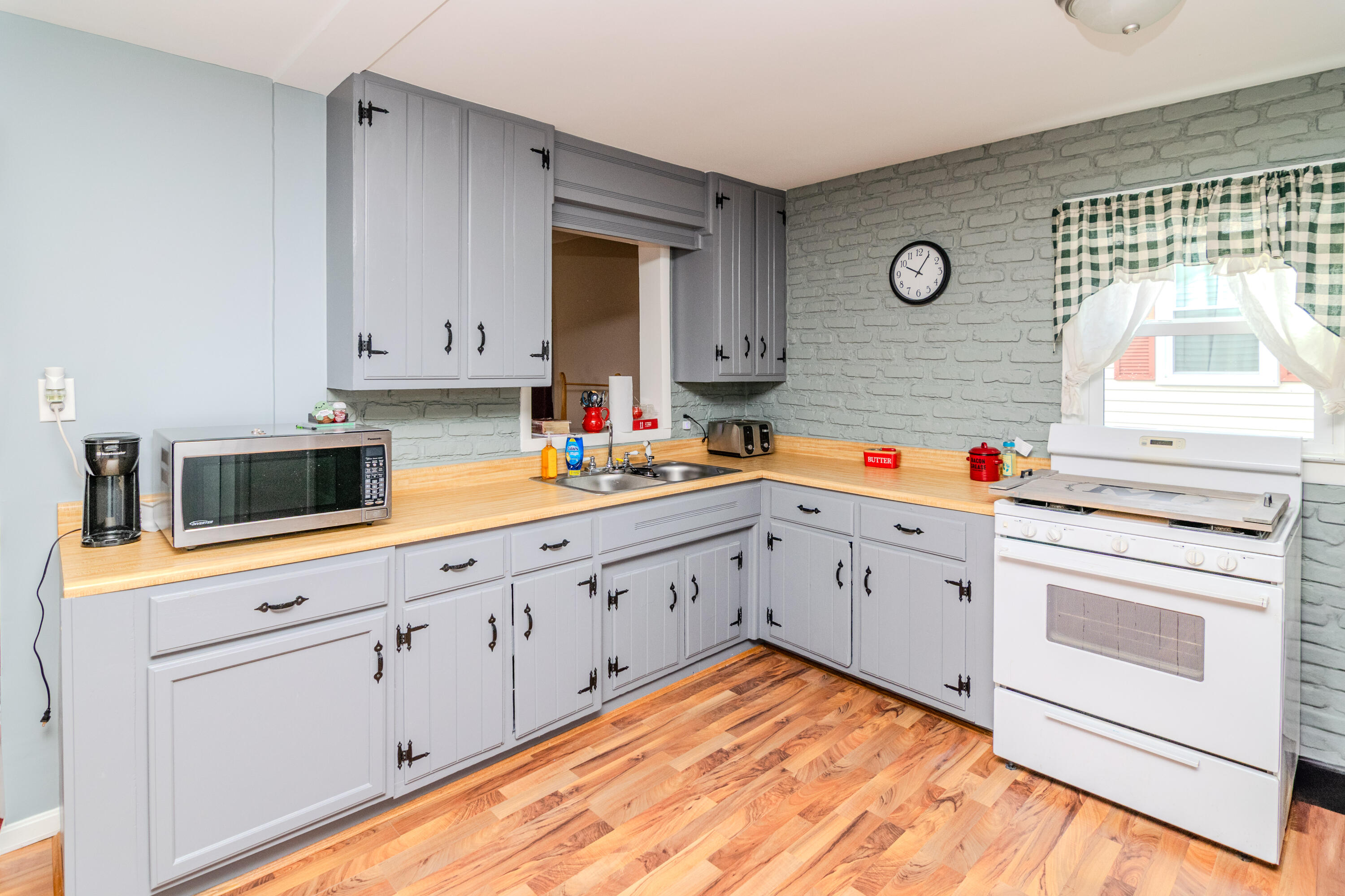 217 Locust Grove Road Winchester, KY 40391 - Photo 8 of 48 Kitchen