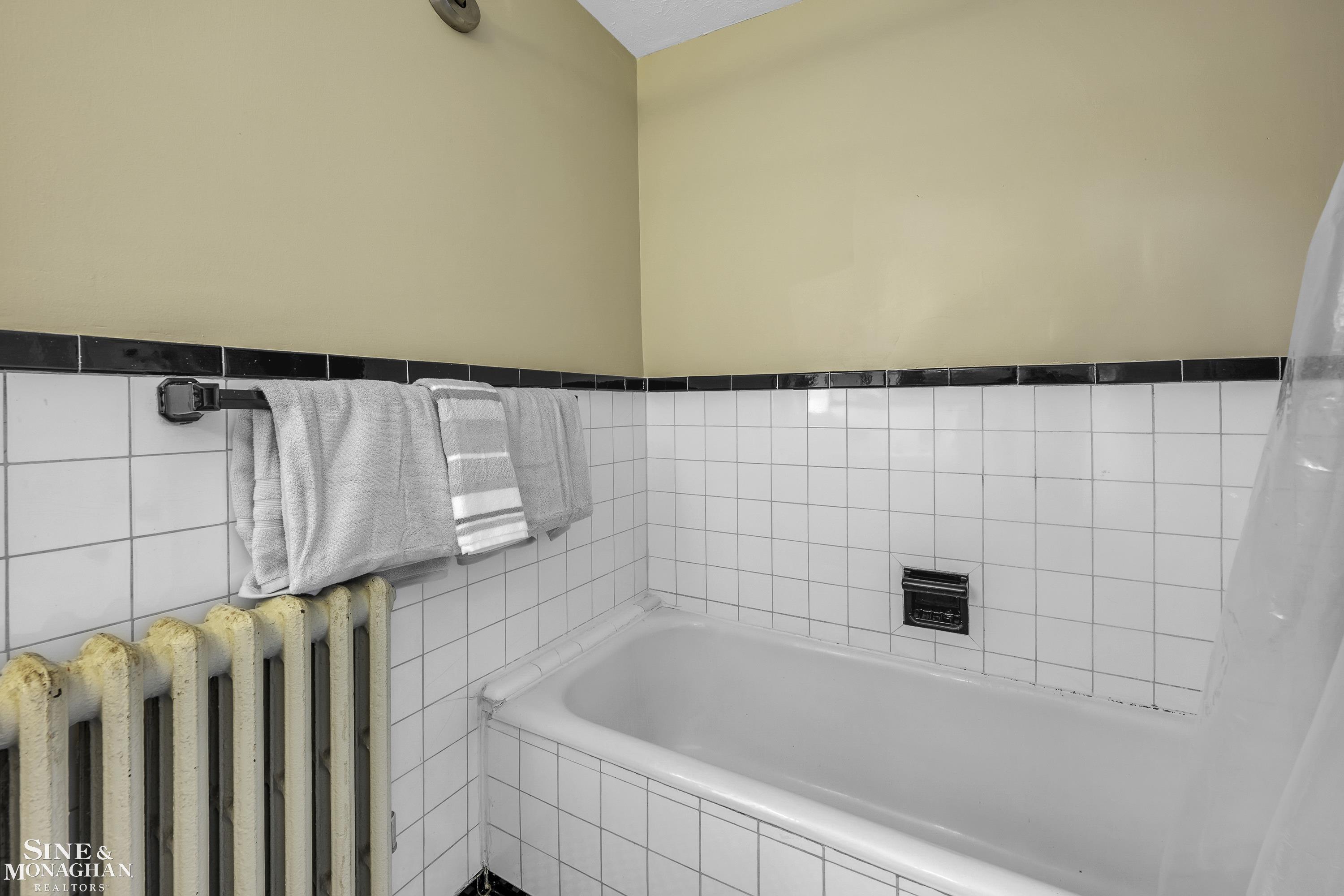 611 Fisher Road Grosse Pointe, MI 48230 - Photo 35 of 49 50158402-e821bd3a-48ba-4e8d-9f04-4023b00e7b54.JPG