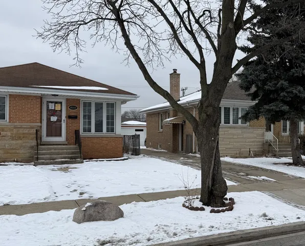 a front view of house with yard