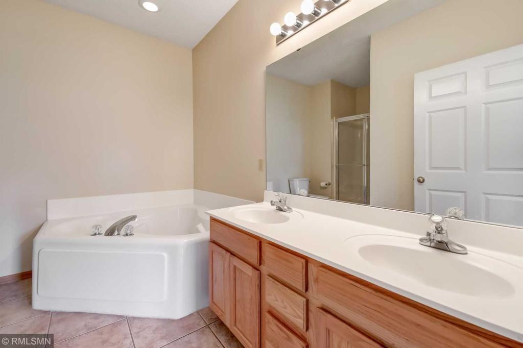 5886 Prairie Ridge Drive Shoreview, MN 55126 - Photo 16 of 38 Gallery Image 16