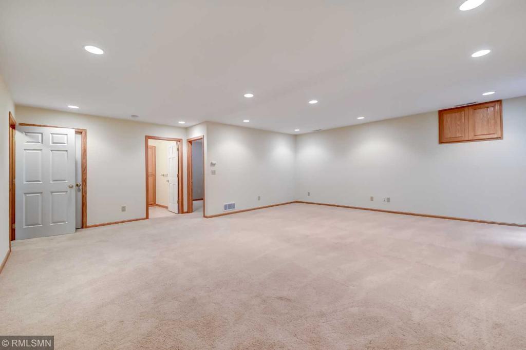 5886 Prairie Ridge Drive Shoreview, MN 55126 - Photo 22 of 38 Gallery Image 22