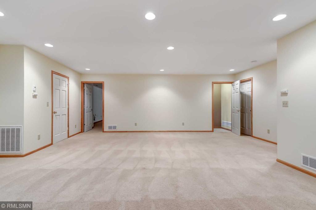 5886 Prairie Ridge Drive Shoreview, MN 55126 - Photo 23 of 38 Gallery Image 23