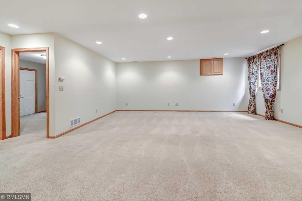 5886 Prairie Ridge Drive Shoreview, MN 55126 - Photo 24 of 38 Gallery Image 24