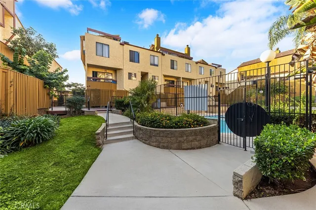 $630,000 | 1024 South Marengo Avenue, Unit 6, Alhambra, CA 91803