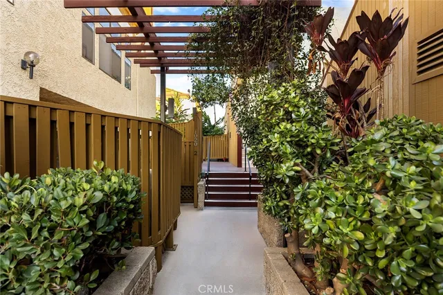 $630,000 | 1024 South Marengo Avenue, Unit 6, Alhambra, CA 91803