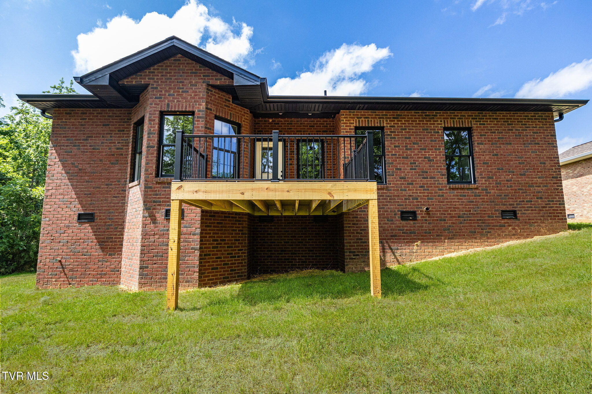 134 Patriot Crossing, Unit 9 Greeneville, TN 37745 - Photo 3 of 26 3-web-or-mls-IMG_4212